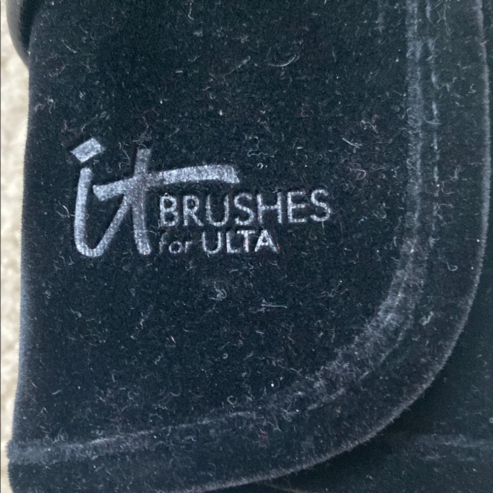 It Cosmetics Black Makeup Brush Roll